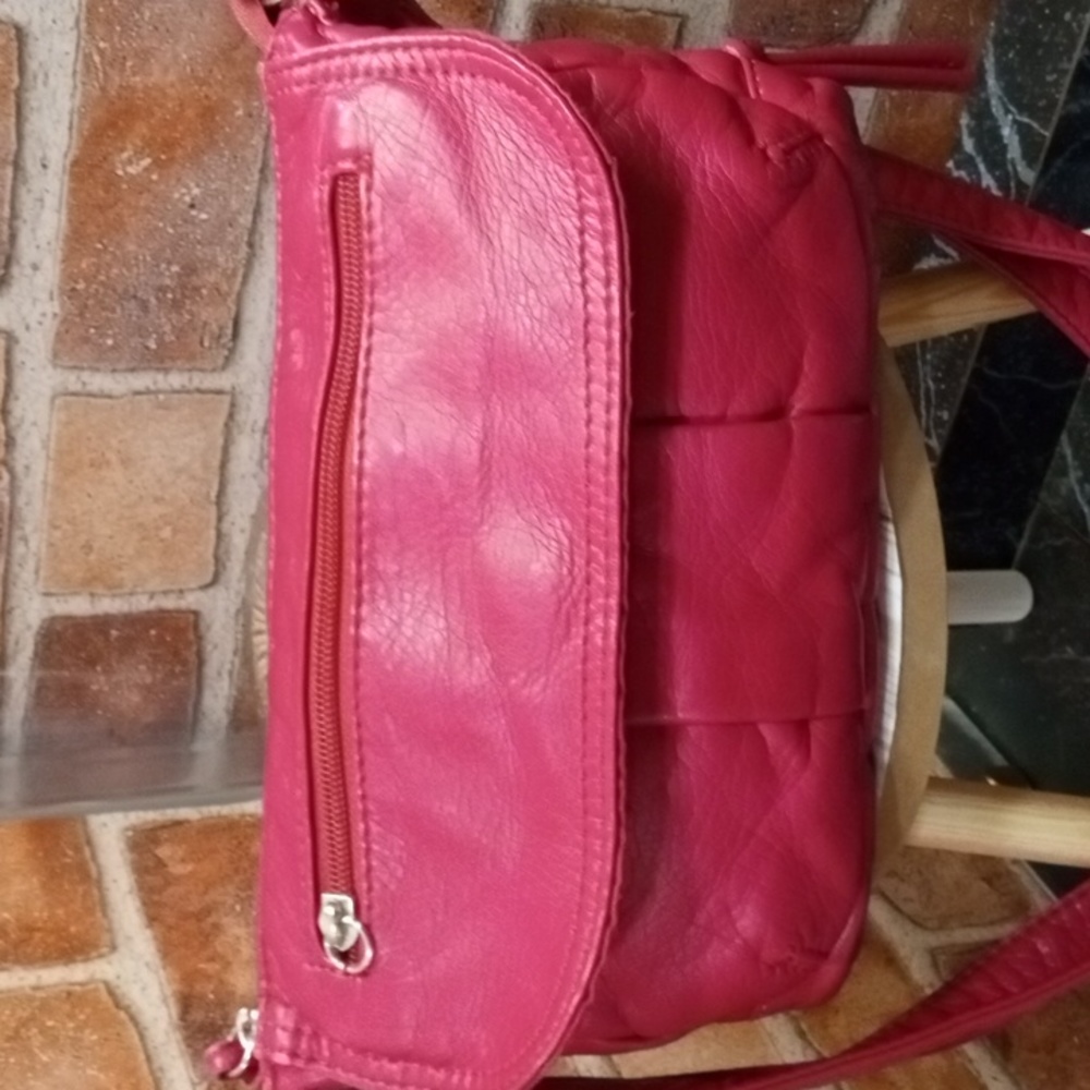 Bueno hot pink leather crossbody purse 10x6 in excellent condition like new - Picture 2 of 4